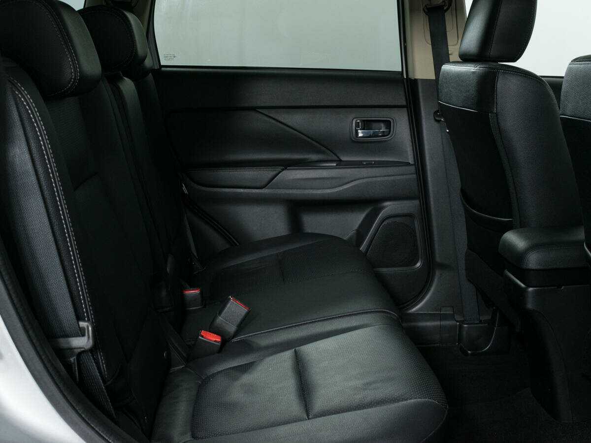 Mitsubishi Outlander с пробегом — 2017 год. Фото: #9