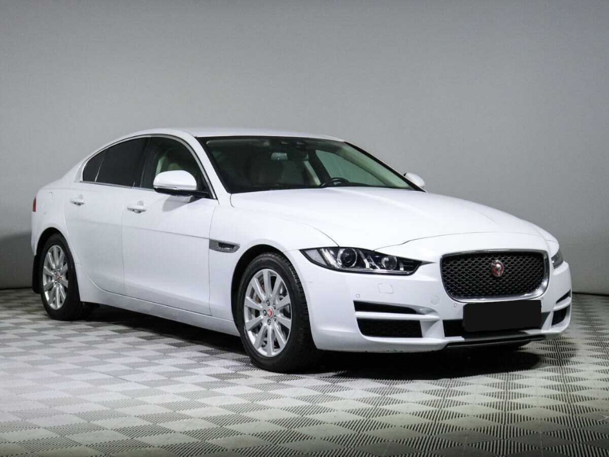 Jaguar XE с пробегом — 2015 год. Фото: #2