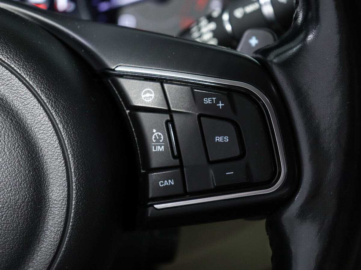 Jaguar XE с пробегом — 2015 год. Фото: #14