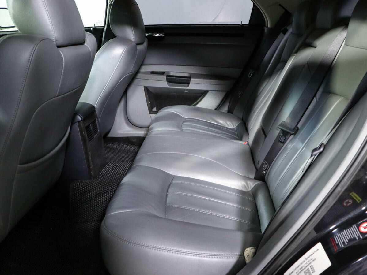 Chrysler 300C с пробегом — 2005 год. Фото: #7