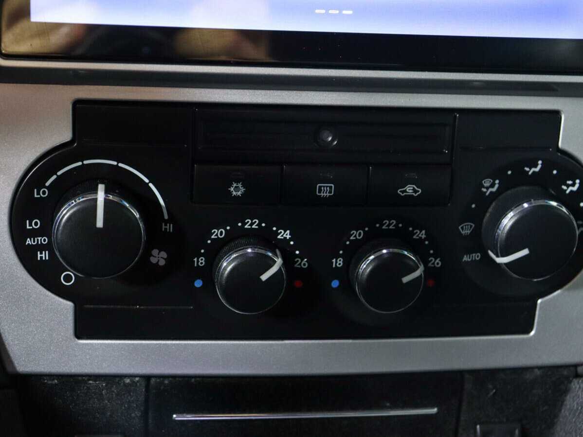 Chrysler 300C с пробегом — 2005 год. Фото: #15