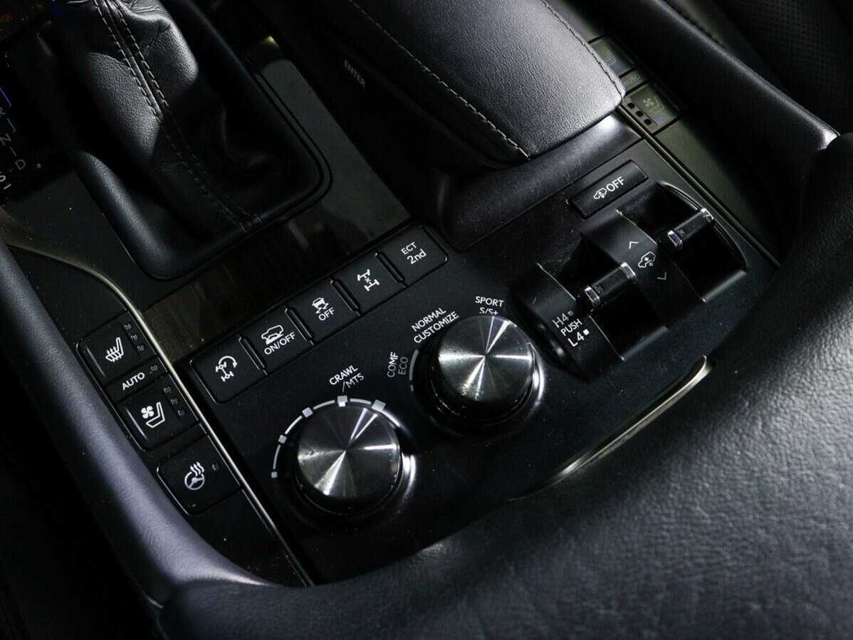 Lexus LX с пробегом — 2017 год. Фото: #23