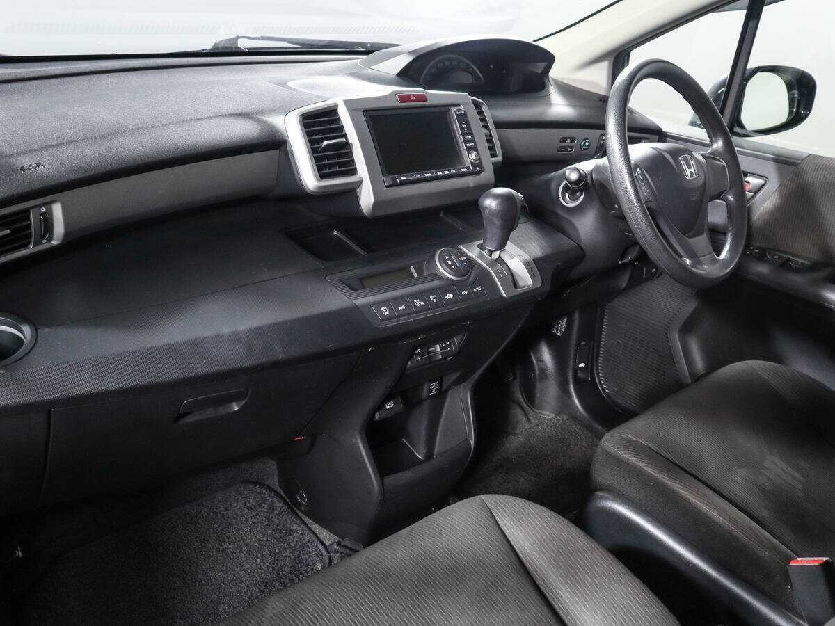 Honda Freed с пробегом — 2011 год. Фото: #8