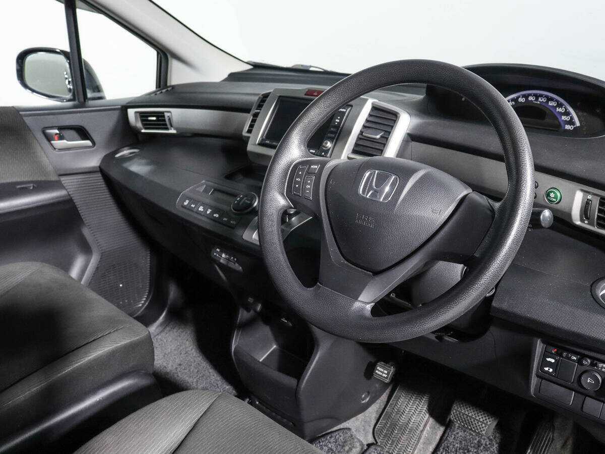 Honda Freed с пробегом — 2011 год. Фото: #13