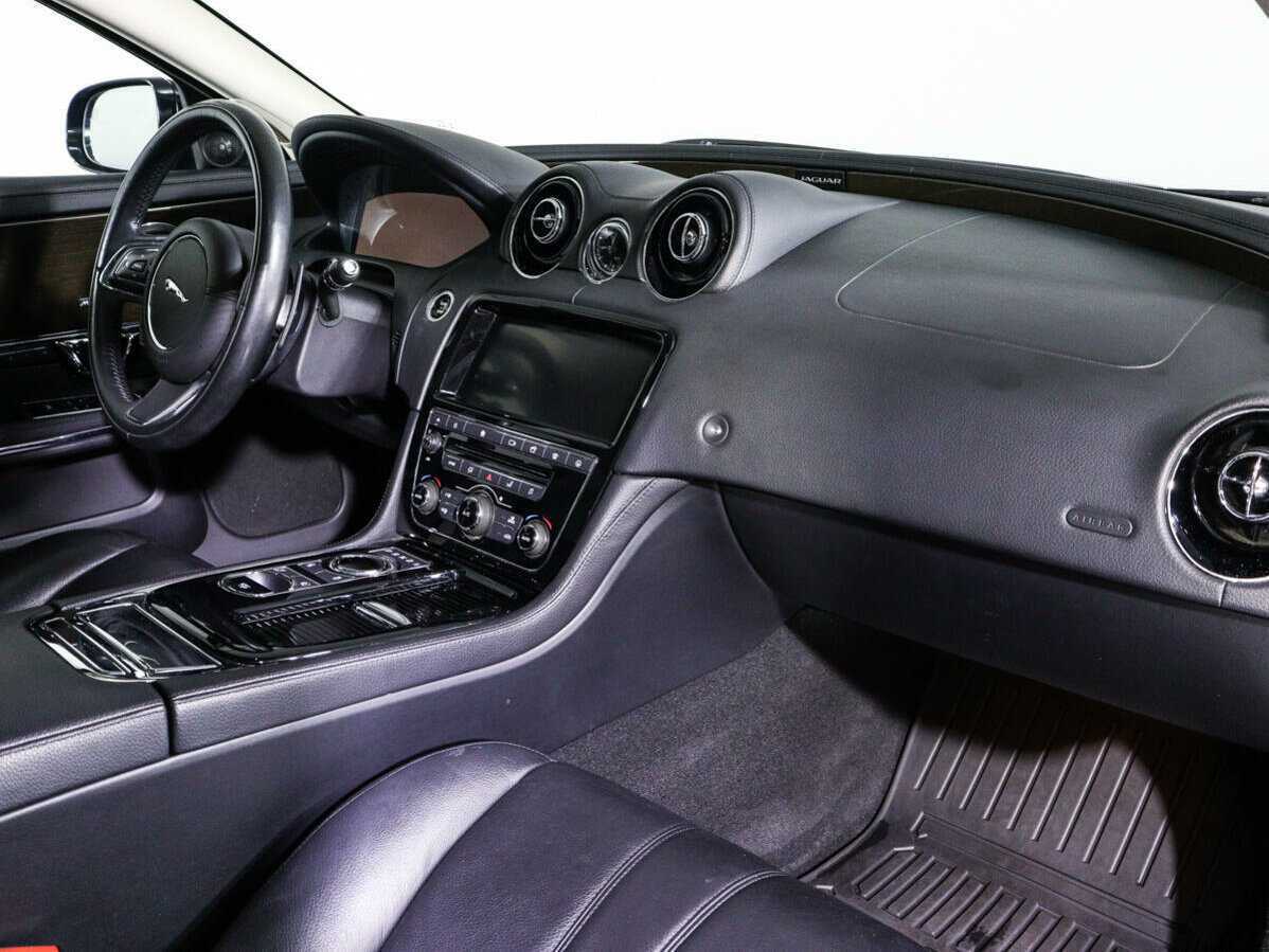 Jaguar XJ с пробегом — 2018 год. Фото: #8