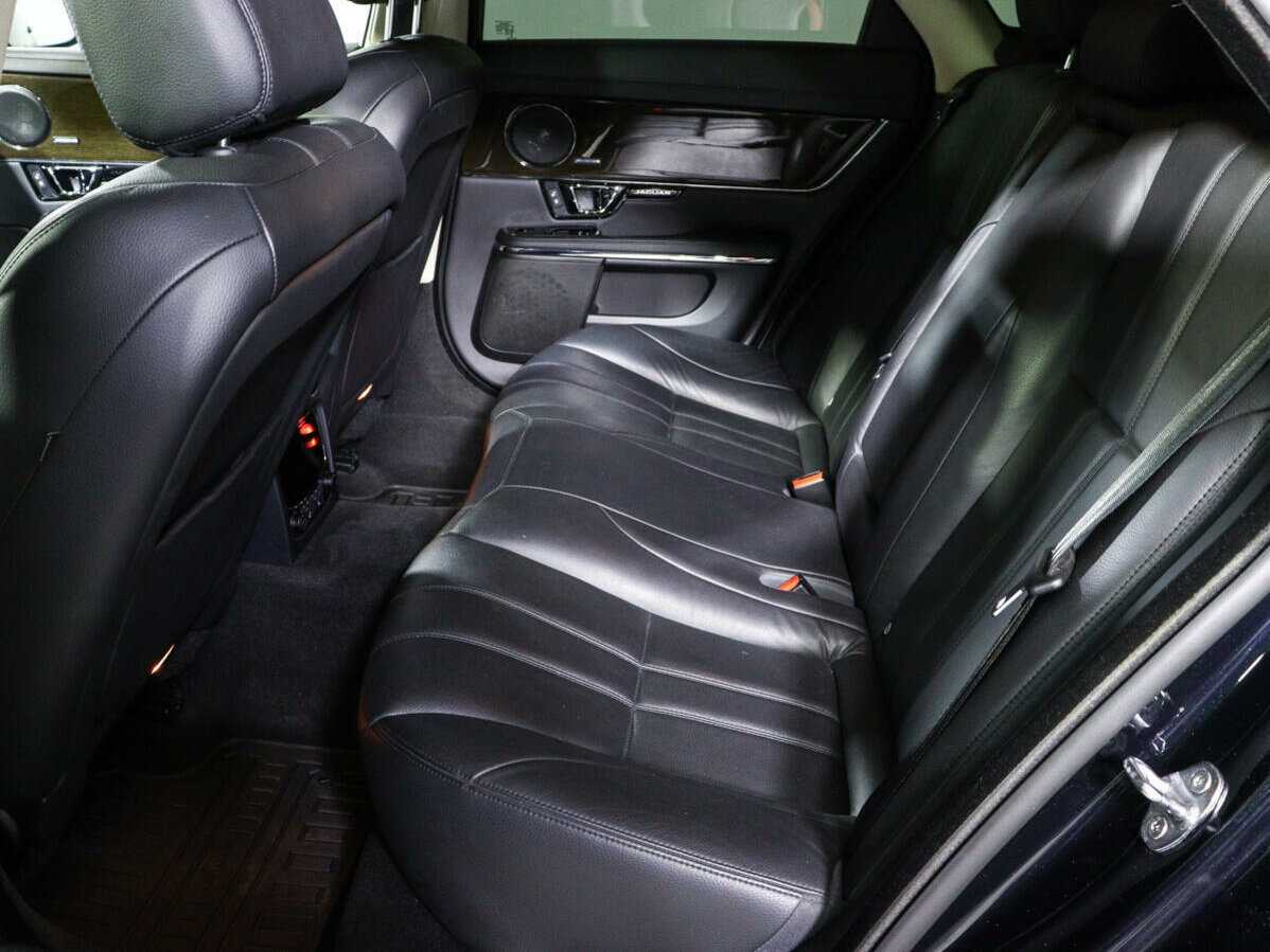 Jaguar XJ с пробегом — 2018 год. Фото: #9