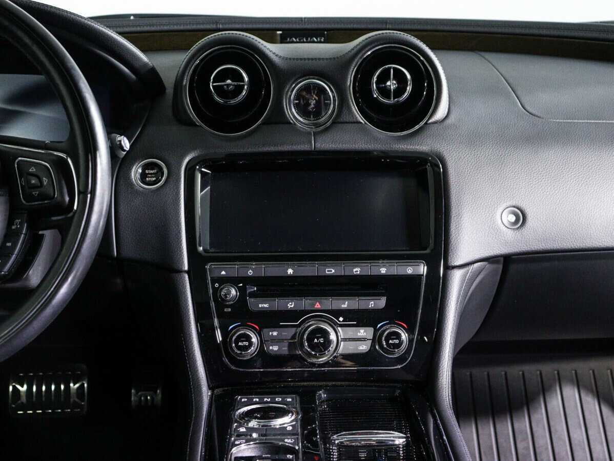 Jaguar XJ с пробегом — 2018 год. Фото: #12