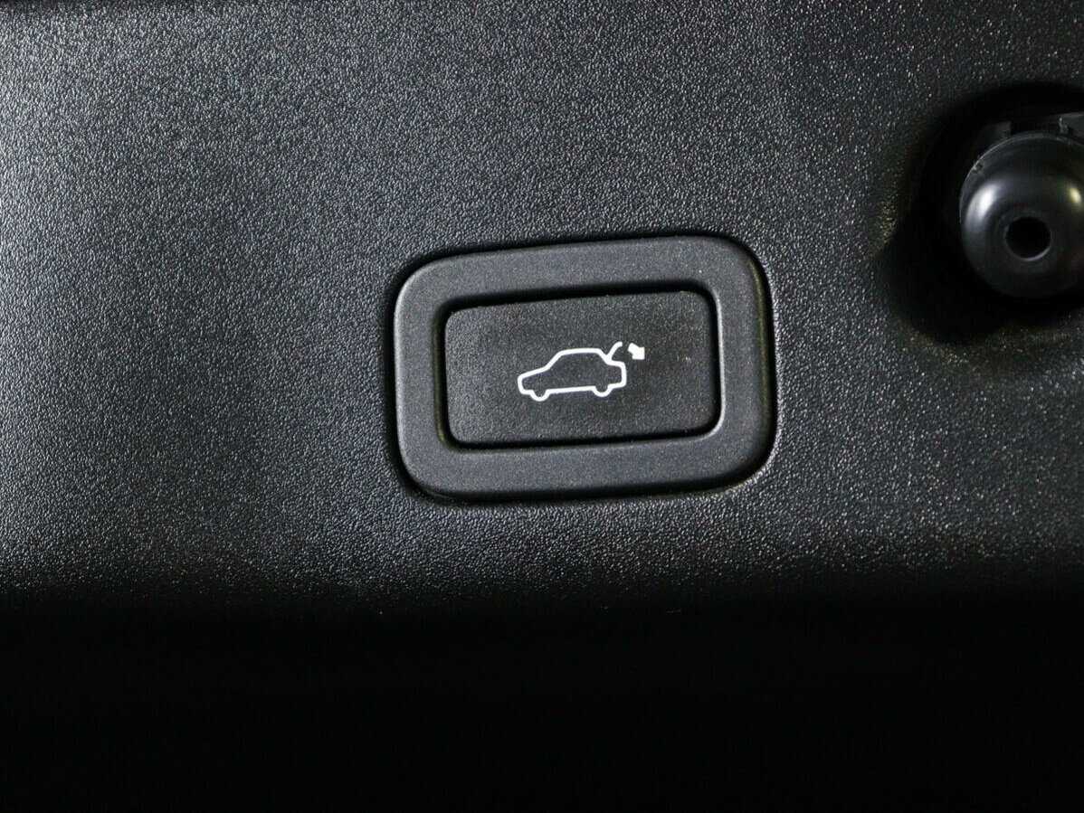 Jaguar XJ с пробегом — 2018 год. Фото: #17