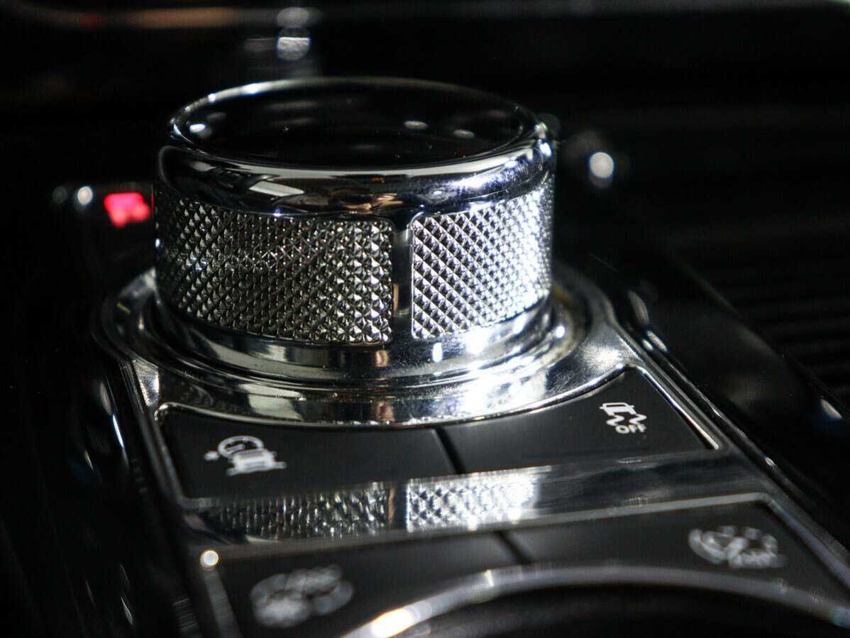 Jaguar XJ с пробегом — 2018 год. Фото: #21