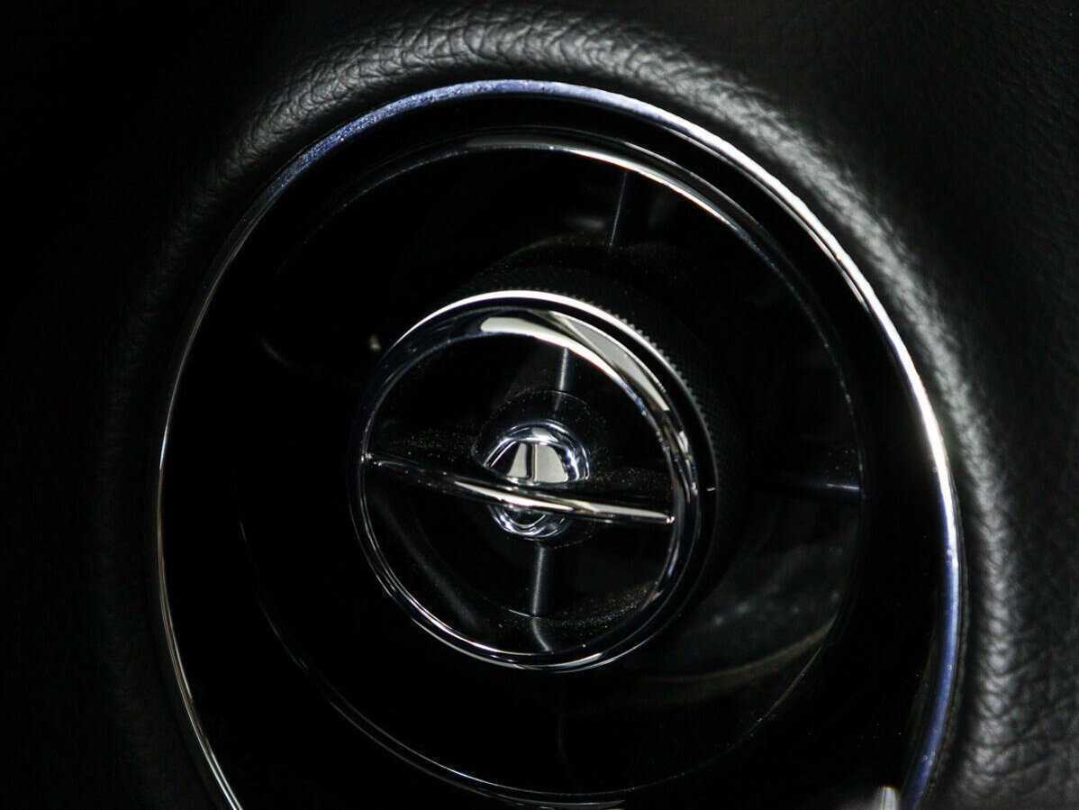 Jaguar XJ с пробегом — 2018 год. Фото: #26