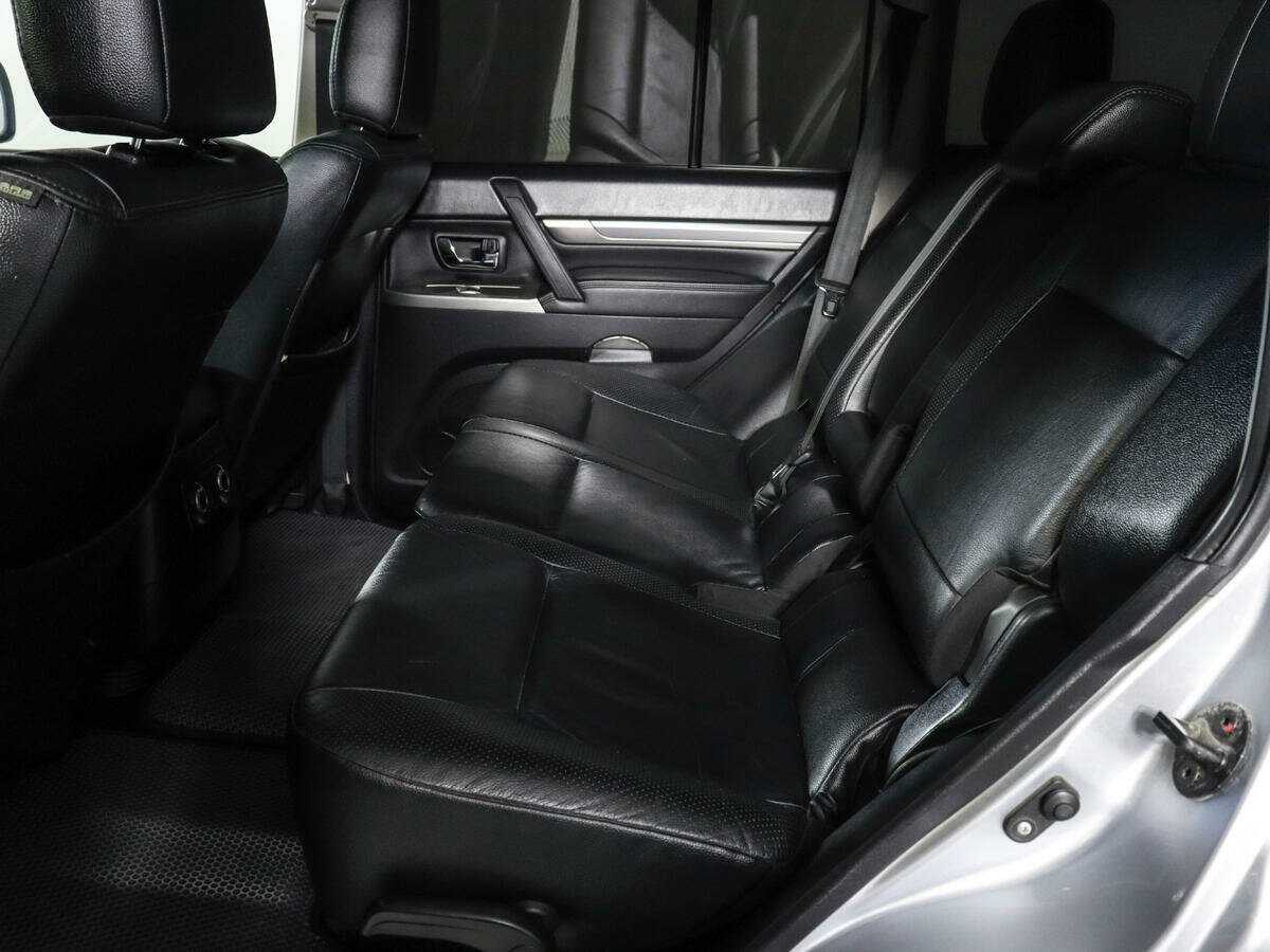 Mitsubishi Pajero с пробегом — 2011 год. Фото: #7