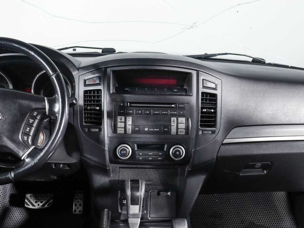 Mitsubishi Pajero с пробегом — 2011 год. Фото: #10