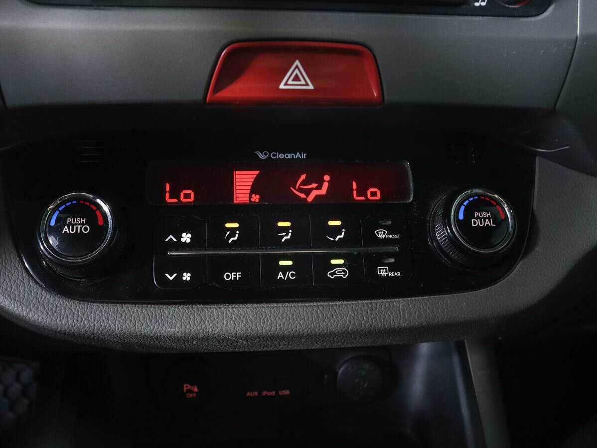 Kia Sportage с пробегом — 2010 год. Фото: #12