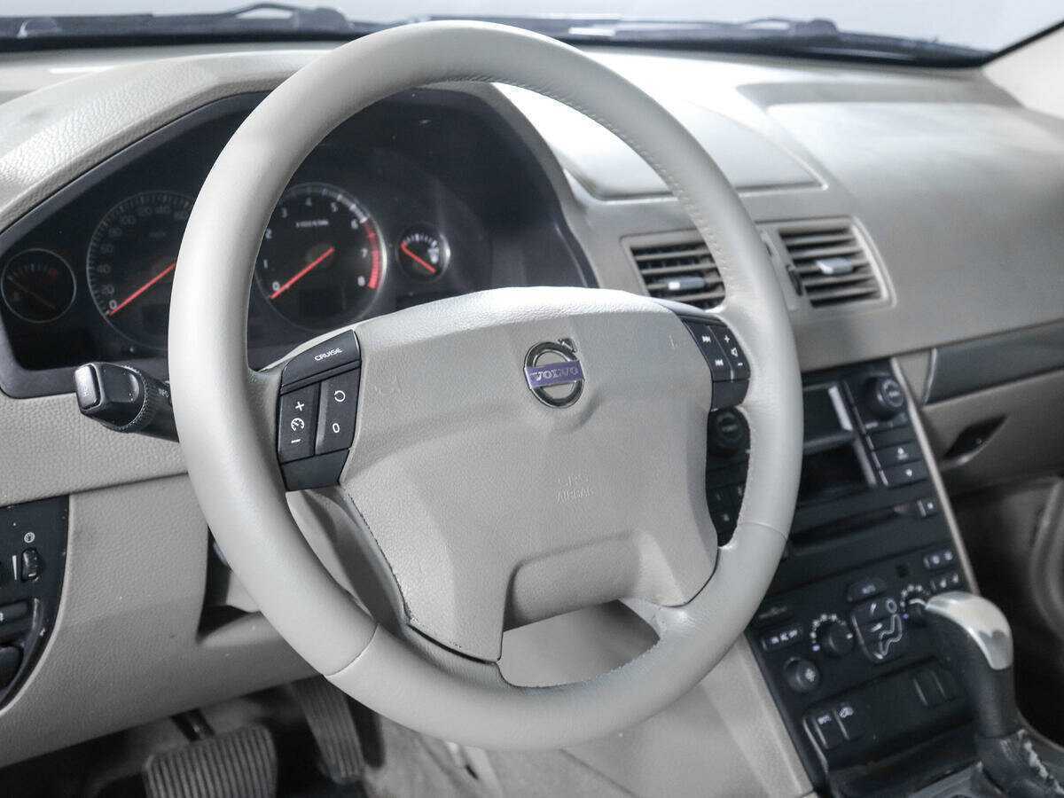 Volvo XC90 с пробегом — 2002 год. Фото: #15