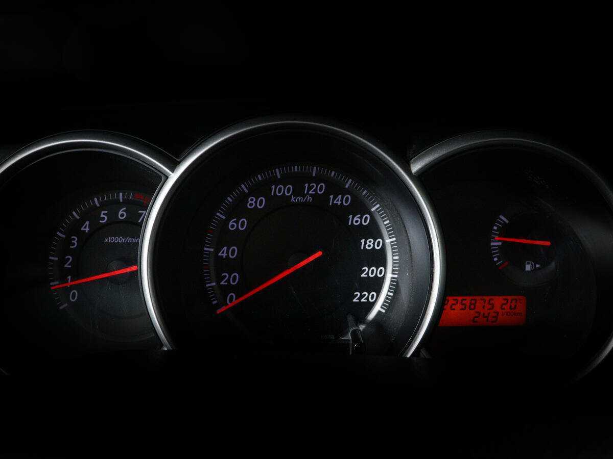 Nissan Tiida с пробегом — 2011 год. Фото: #10