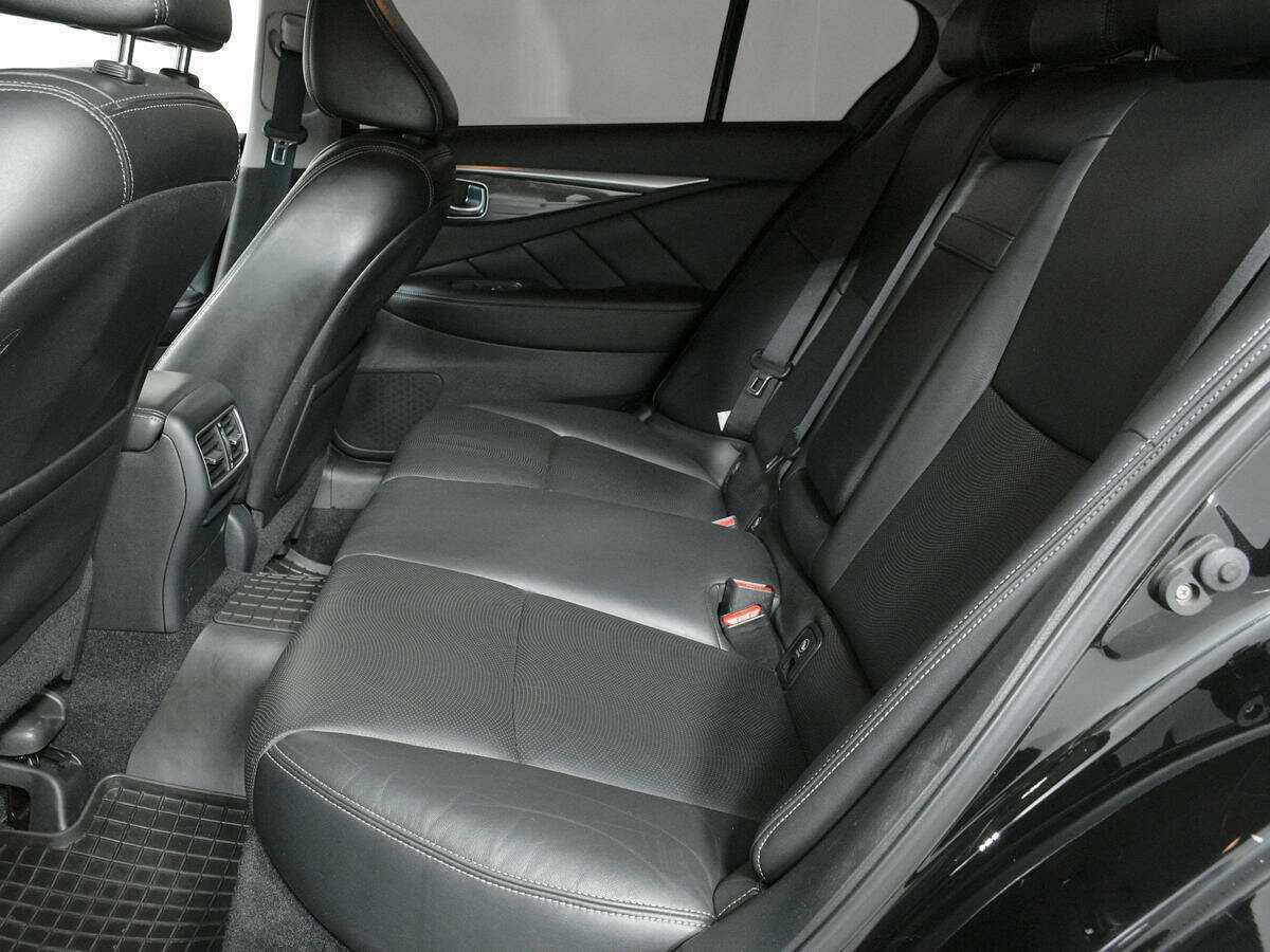 Infiniti Q50 с пробегом — 2014 год. Фото: #9