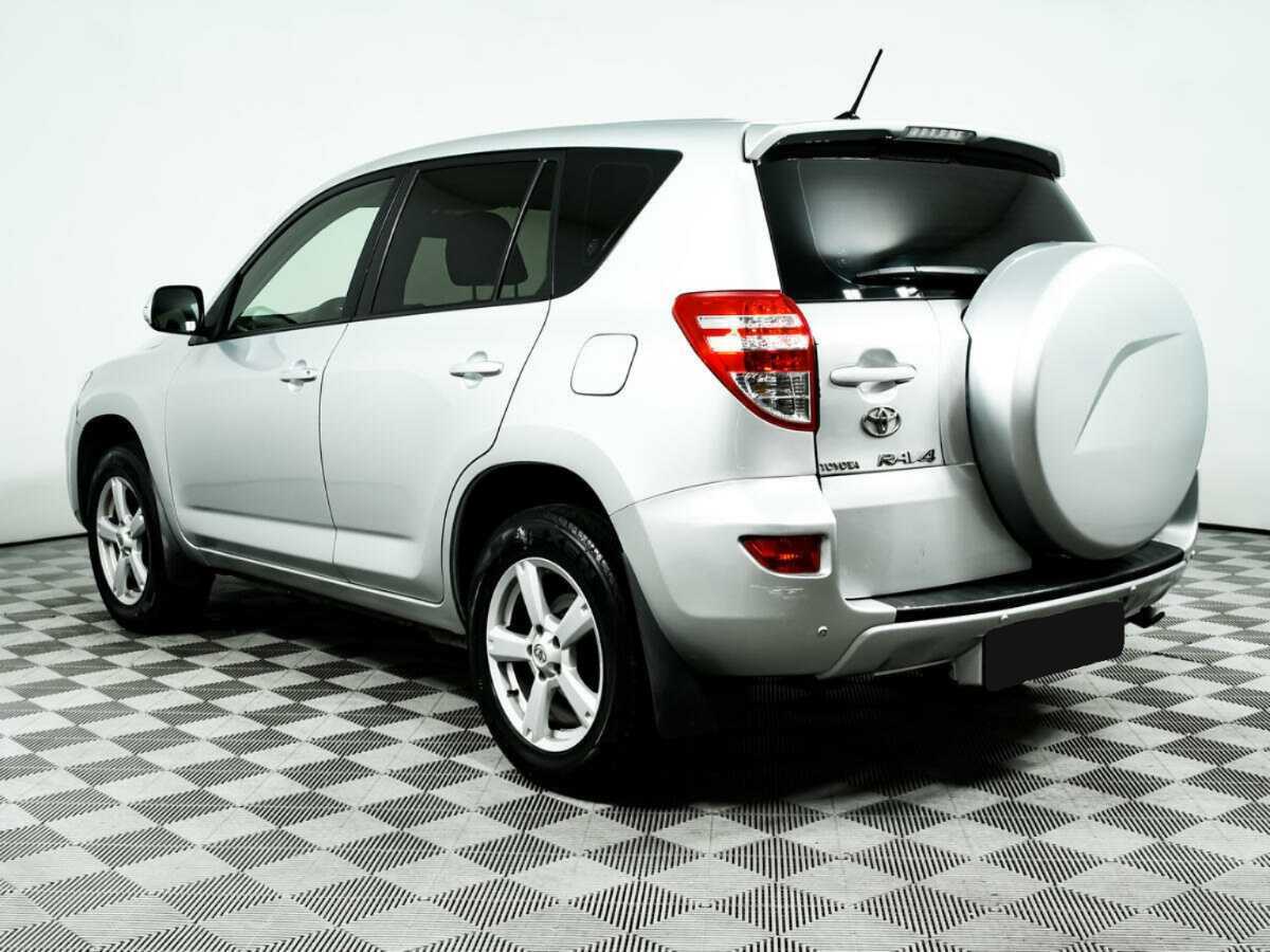 Toyota RAV4 с пробегом — 2010 год. Фото: #6