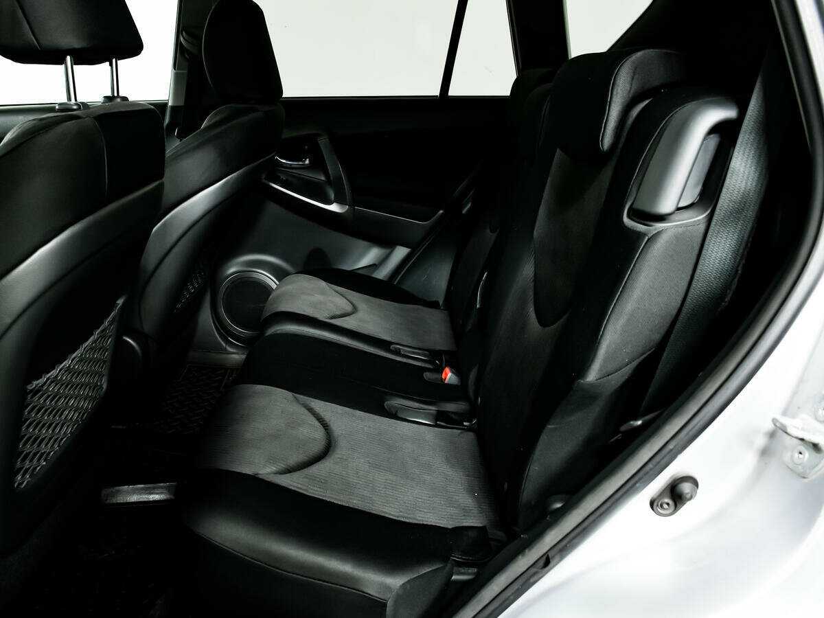 Toyota RAV4 с пробегом — 2010 год. Фото: #11