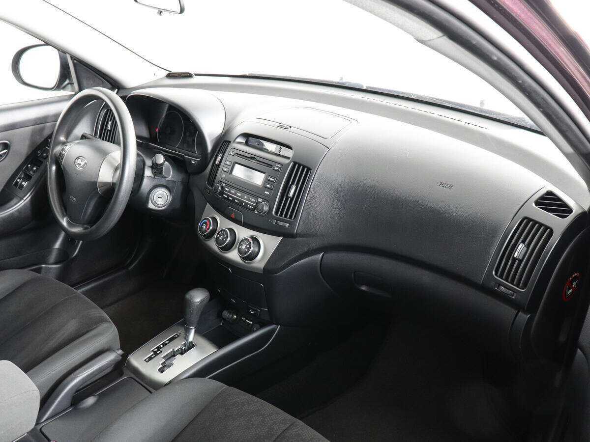 Hyundai Elantra с пробегом — 2010 год. Фото: #8