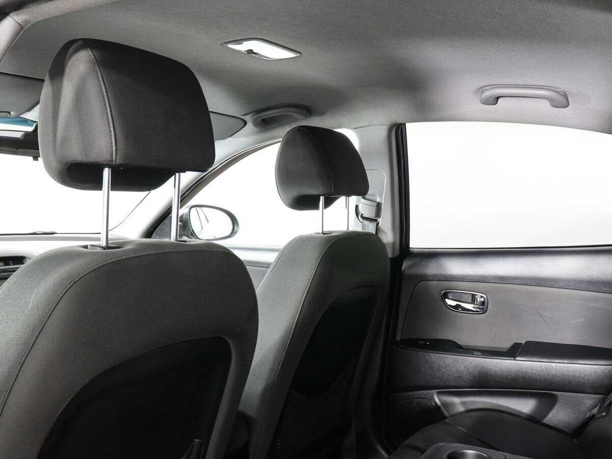 Hyundai Elantra с пробегом — 2010 год. Фото: #10