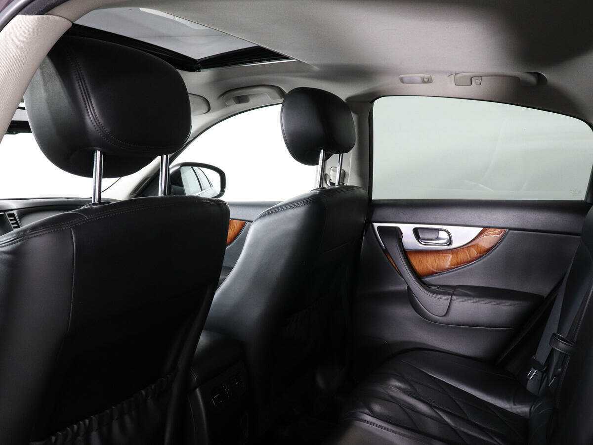 Infiniti FX с пробегом — 2010 год. Фото: #11