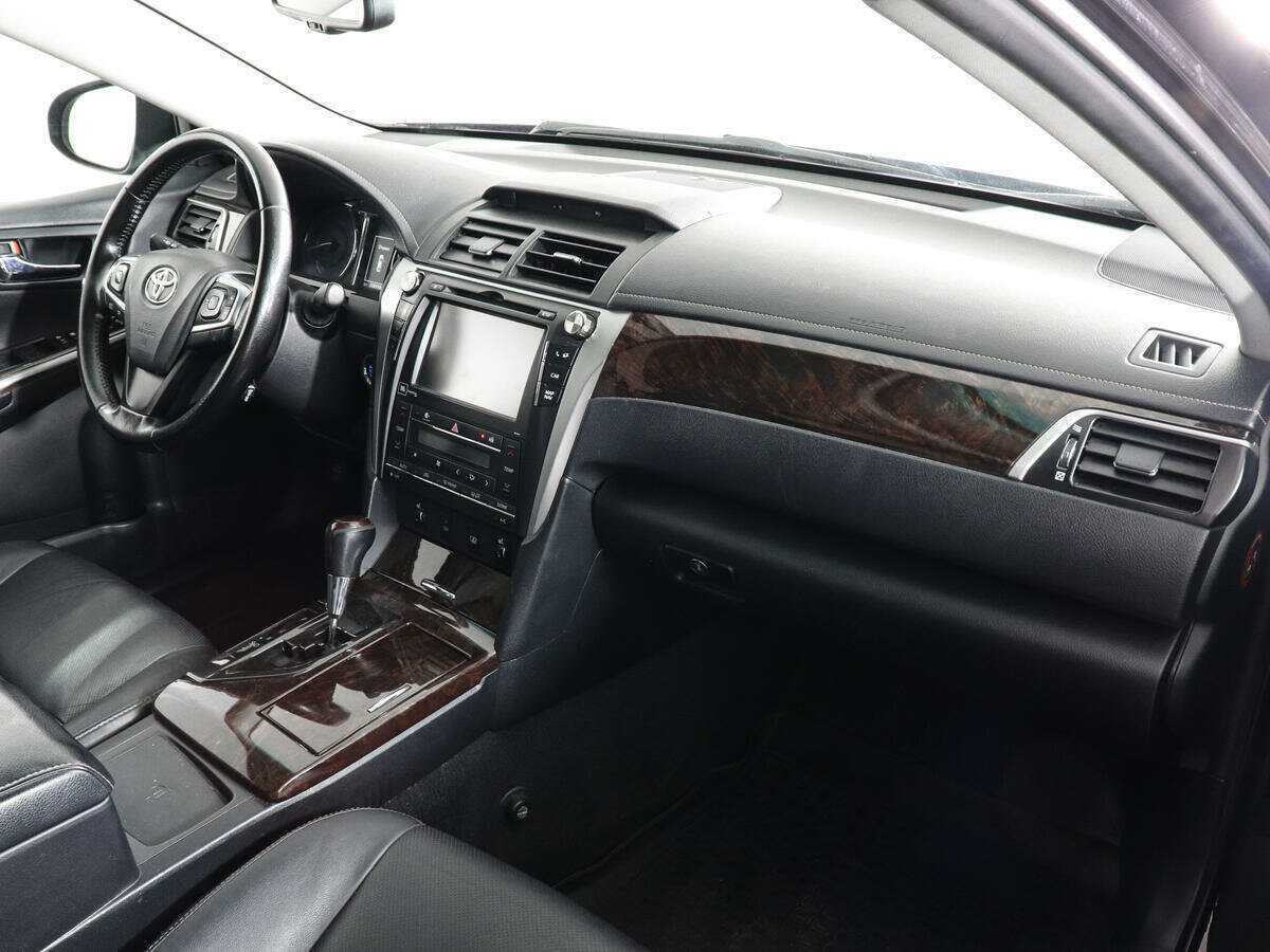 Toyota Camry с пробегом — 2017 год. Фото: #9