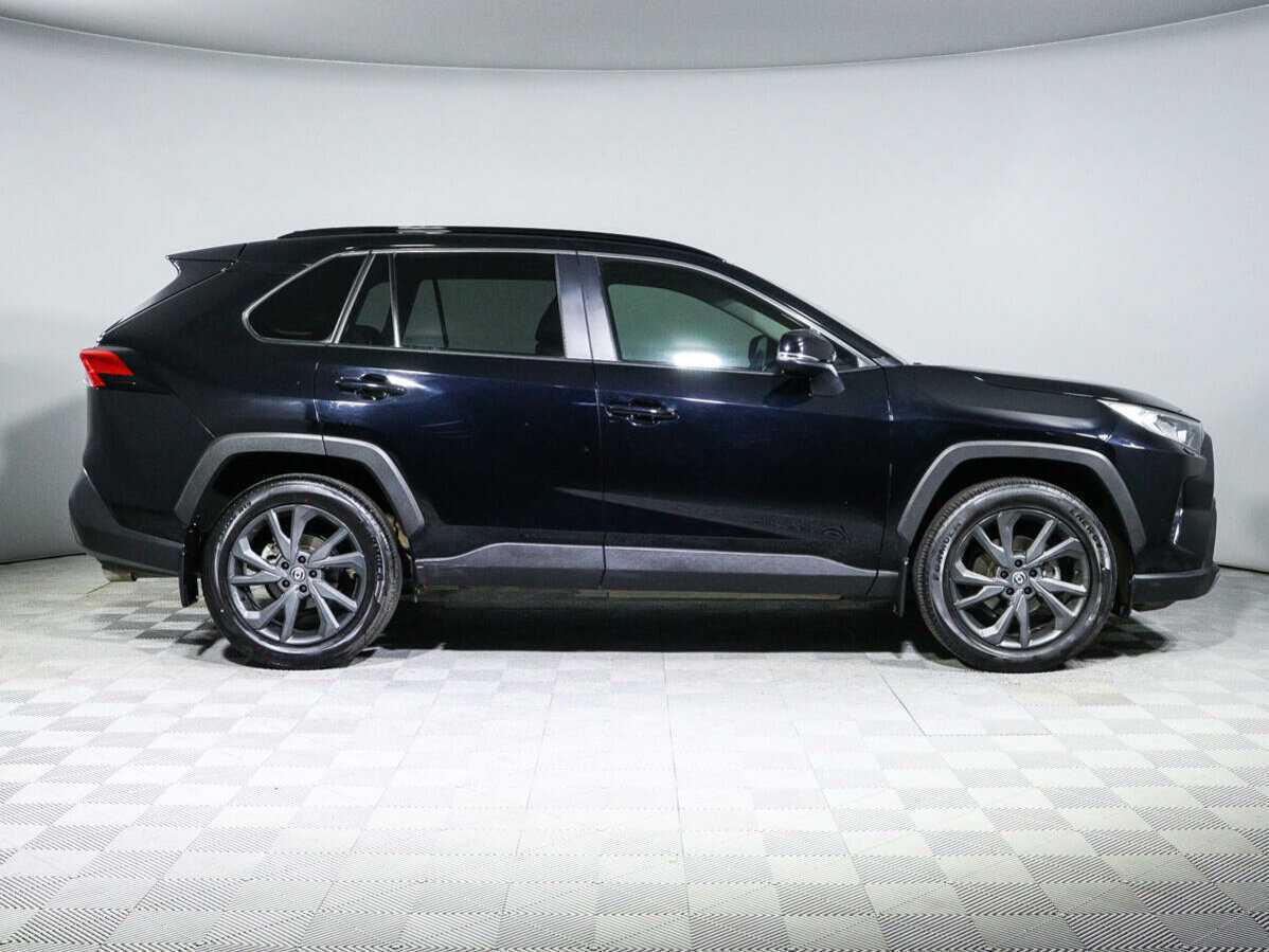 Toyota RAV4 с пробегом — 2021 год. Фото: #3