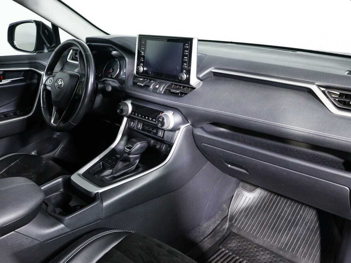 Toyota RAV4 с пробегом — 2021 год. Фото: #8