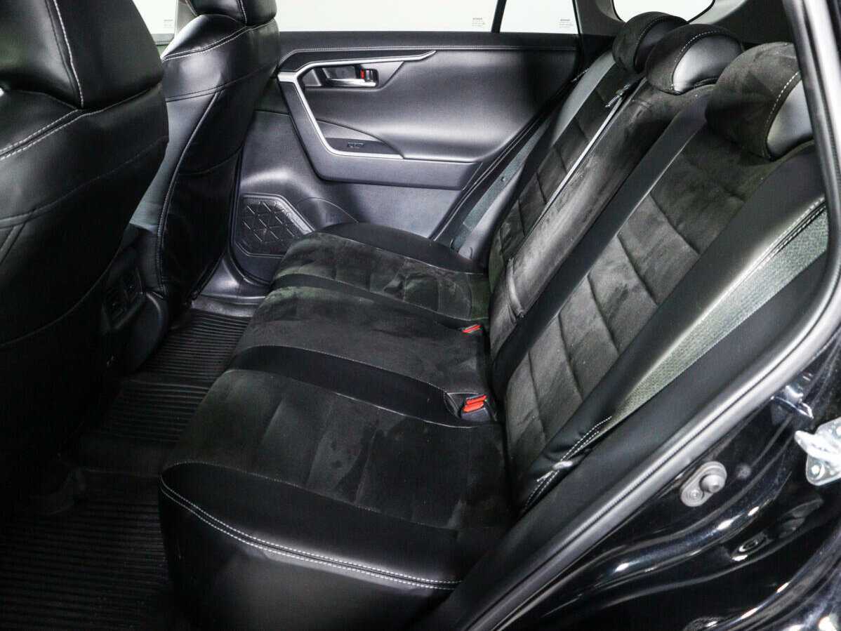 Toyota RAV4 с пробегом — 2021 год. Фото: #9