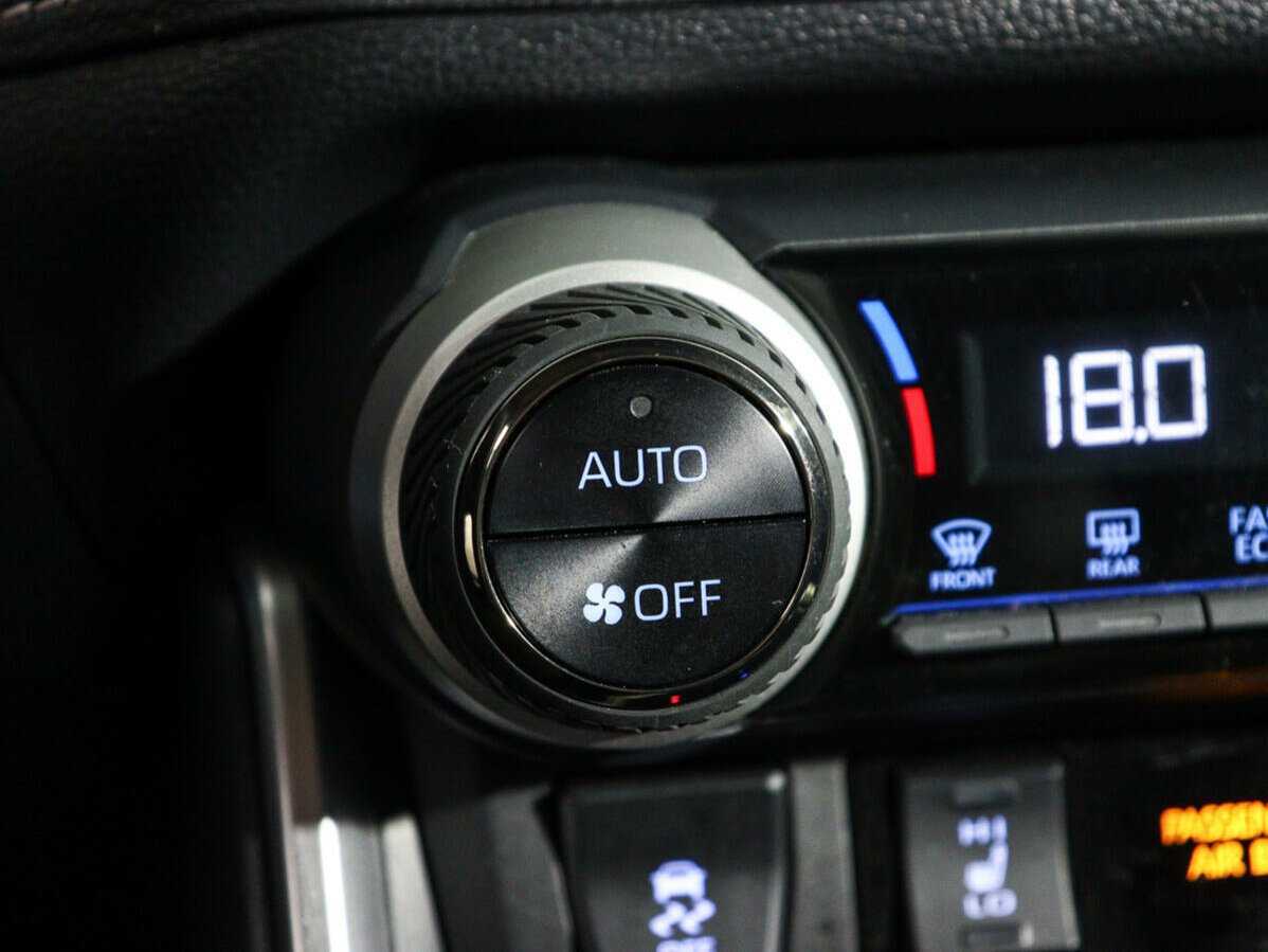 Toyota RAV4 с пробегом — 2021 год. Фото: #17