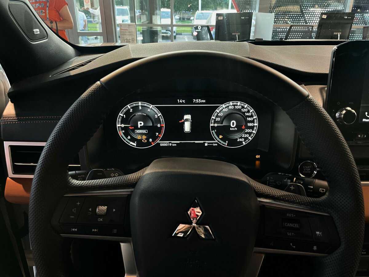 Mitsubishi Outlander с пробегом — 2022 год. Фото: #7