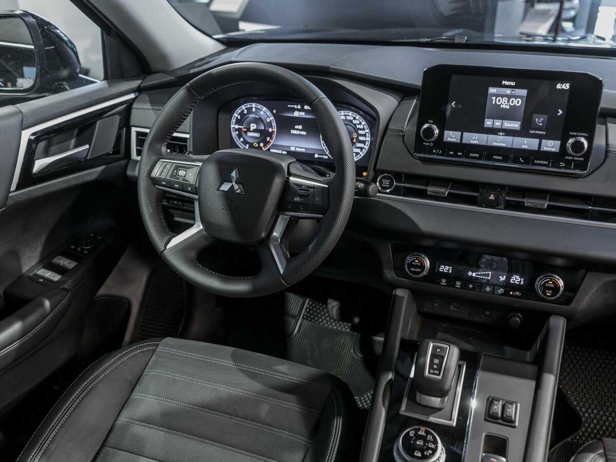 Mitsubishi Outlander с пробегом — 2023 год. Фото: #13