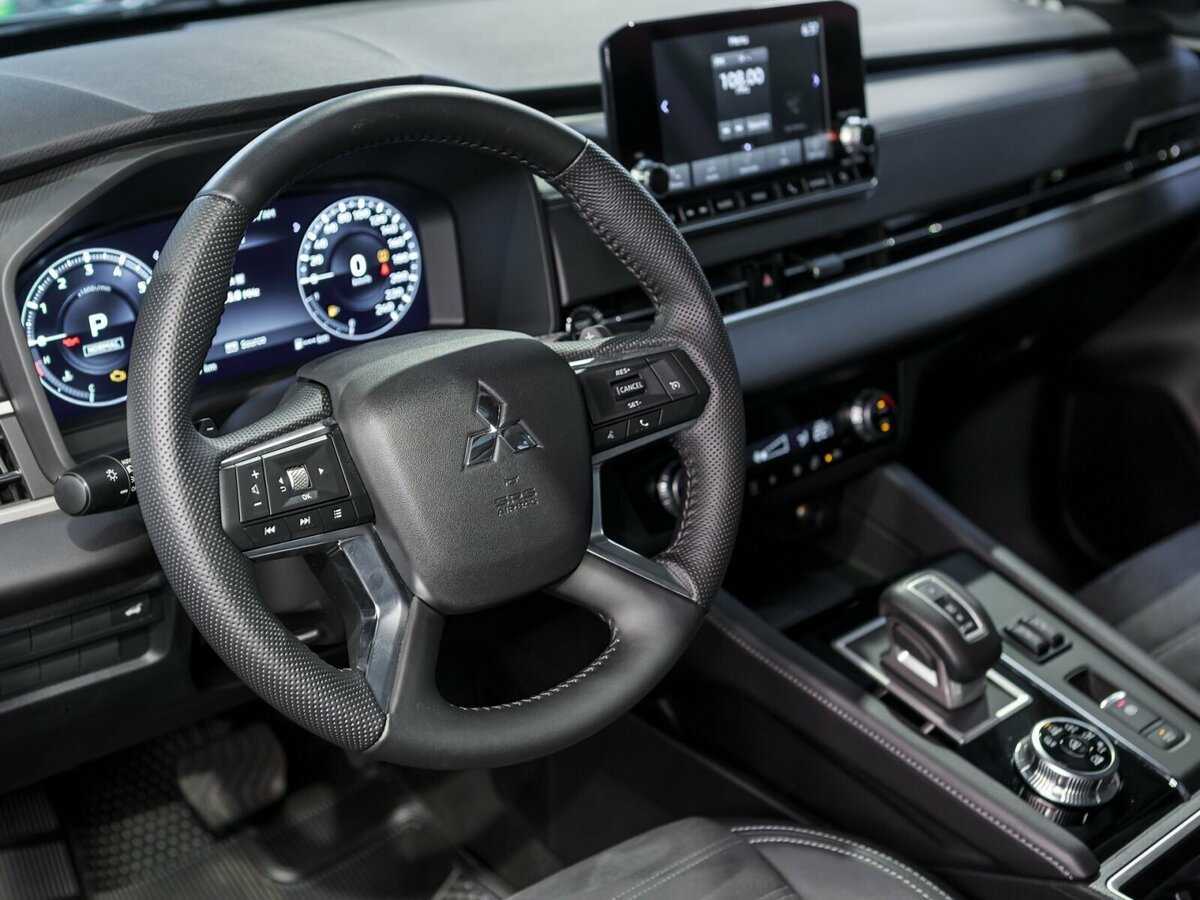 Mitsubishi Outlander с пробегом — 2023 год. Фото: #15