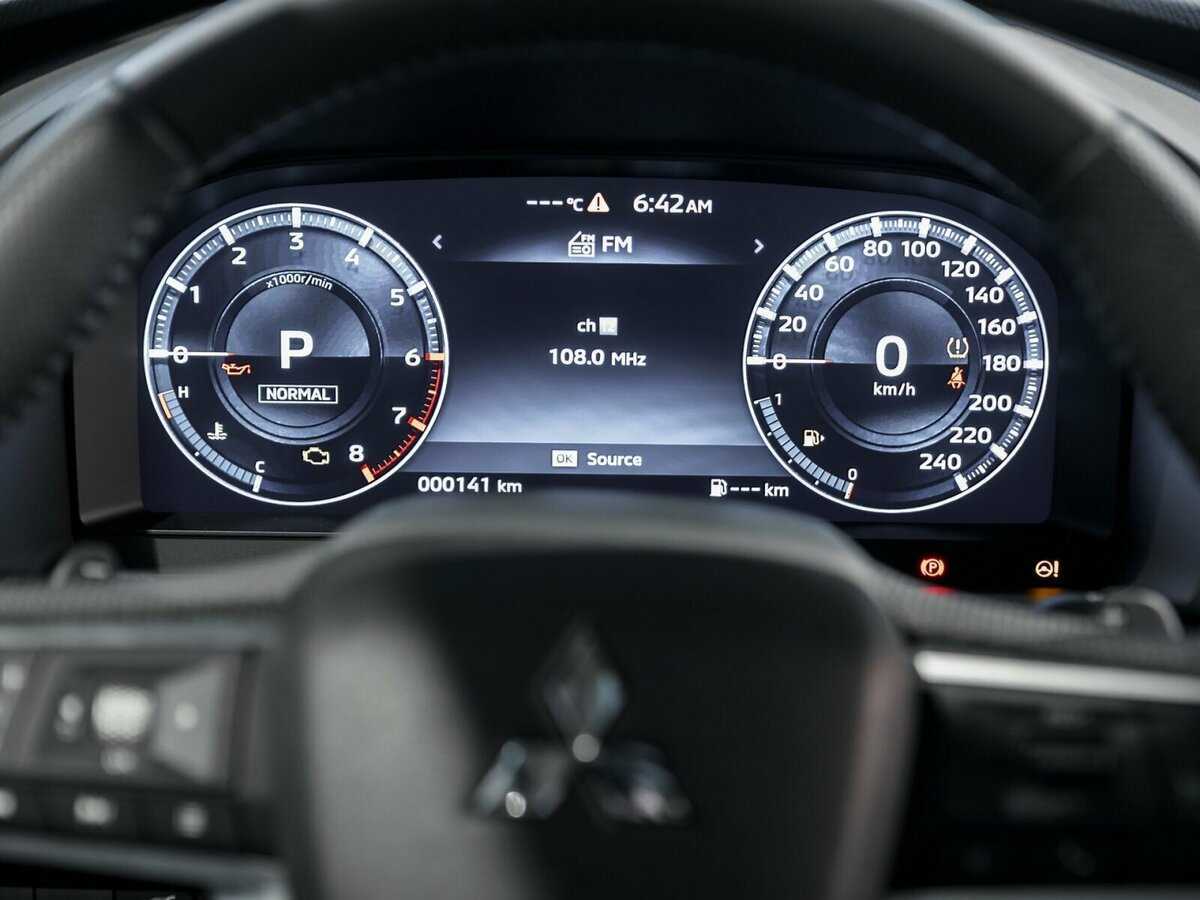 Mitsubishi Outlander с пробегом — 2023 год. Фото: #17