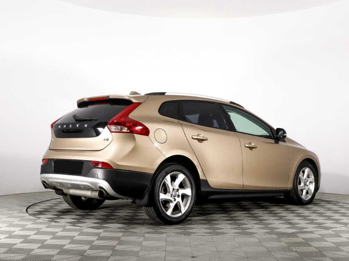 Volvo V40 Cross Country с пробегом — 2014 год. Фото: #4