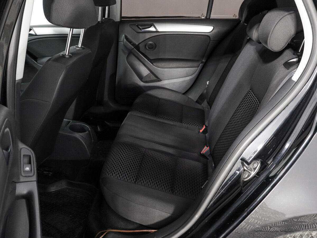 Volkswagen Golf с пробегом — 2009 год. Фото: #8