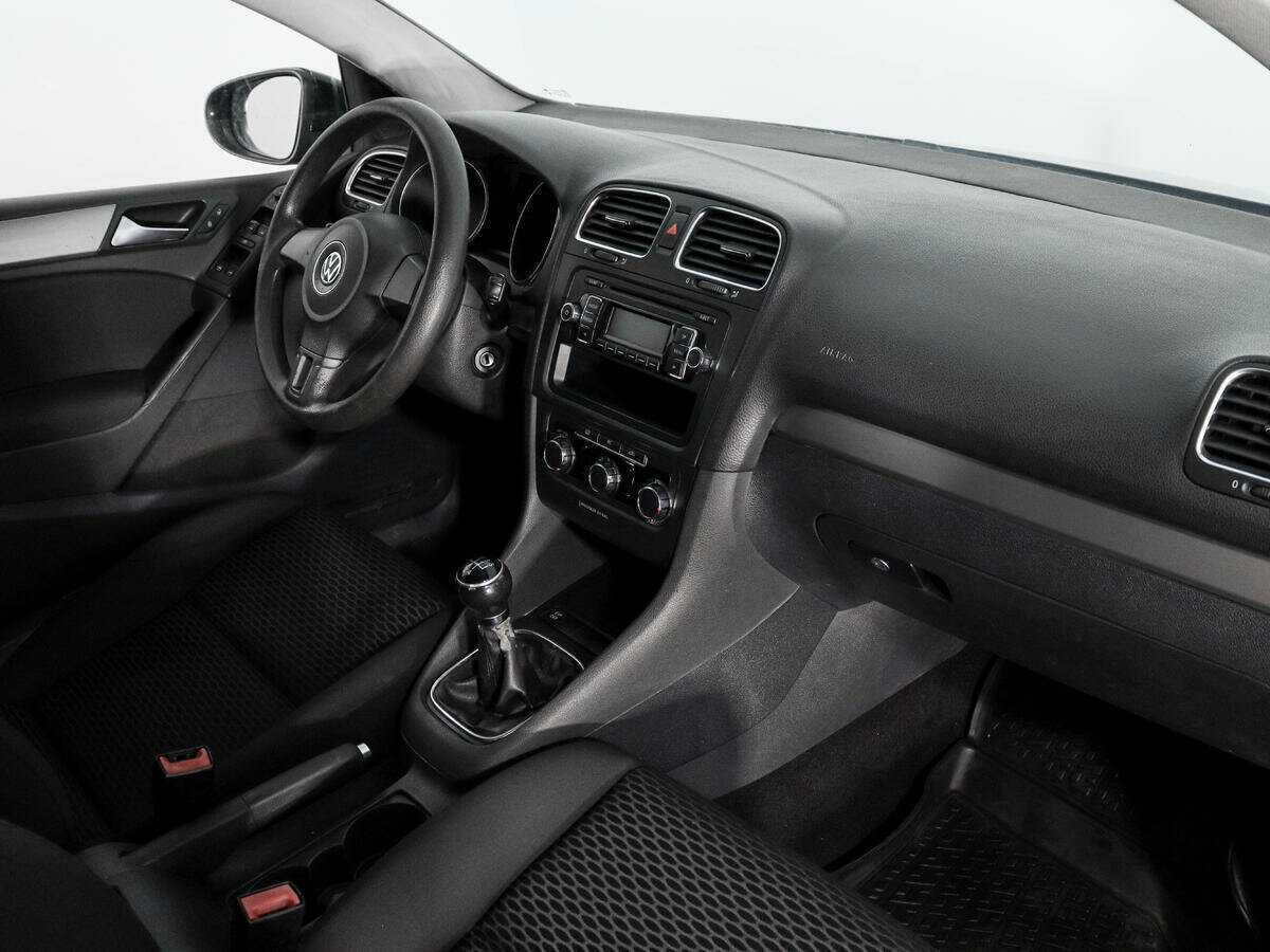 Volkswagen Golf с пробегом — 2009 год. Фото: #9