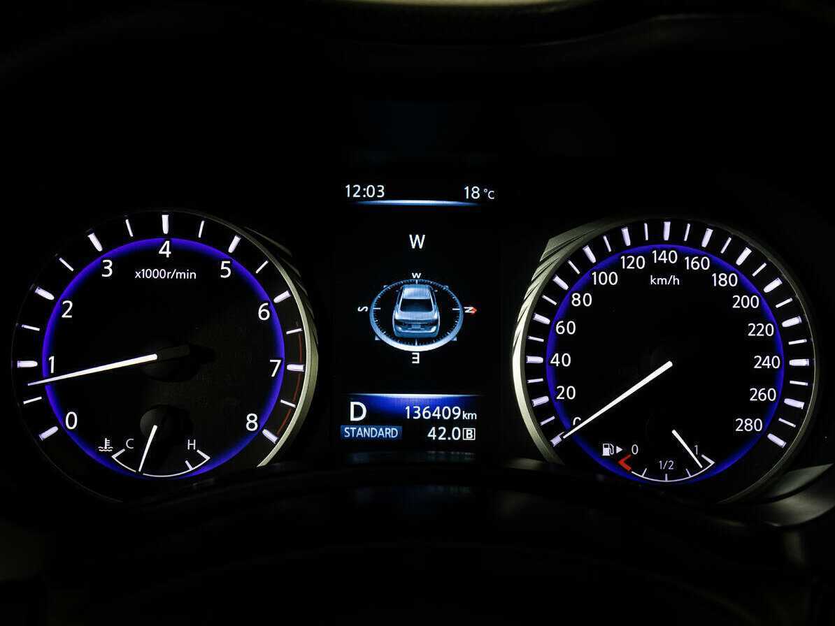 Infiniti Q50 с пробегом — 2014 год. Фото: #15