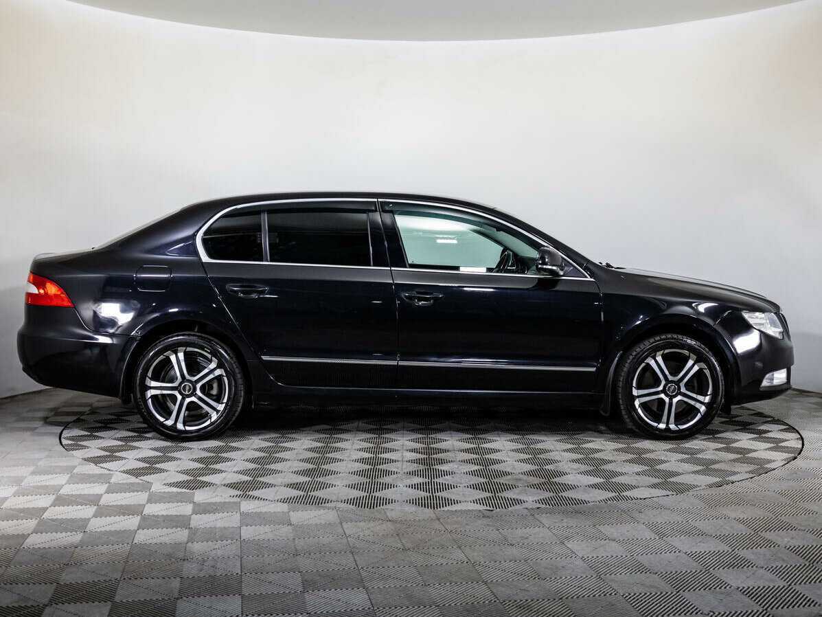Skoda Superb с пробегом — 2011 год. Фото: #3