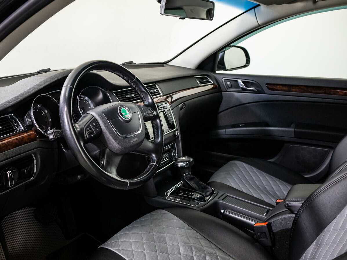 Skoda Superb с пробегом — 2011 год. Фото: #10