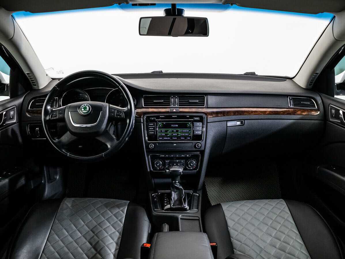 Skoda Superb с пробегом — 2011 год. Фото: #12
