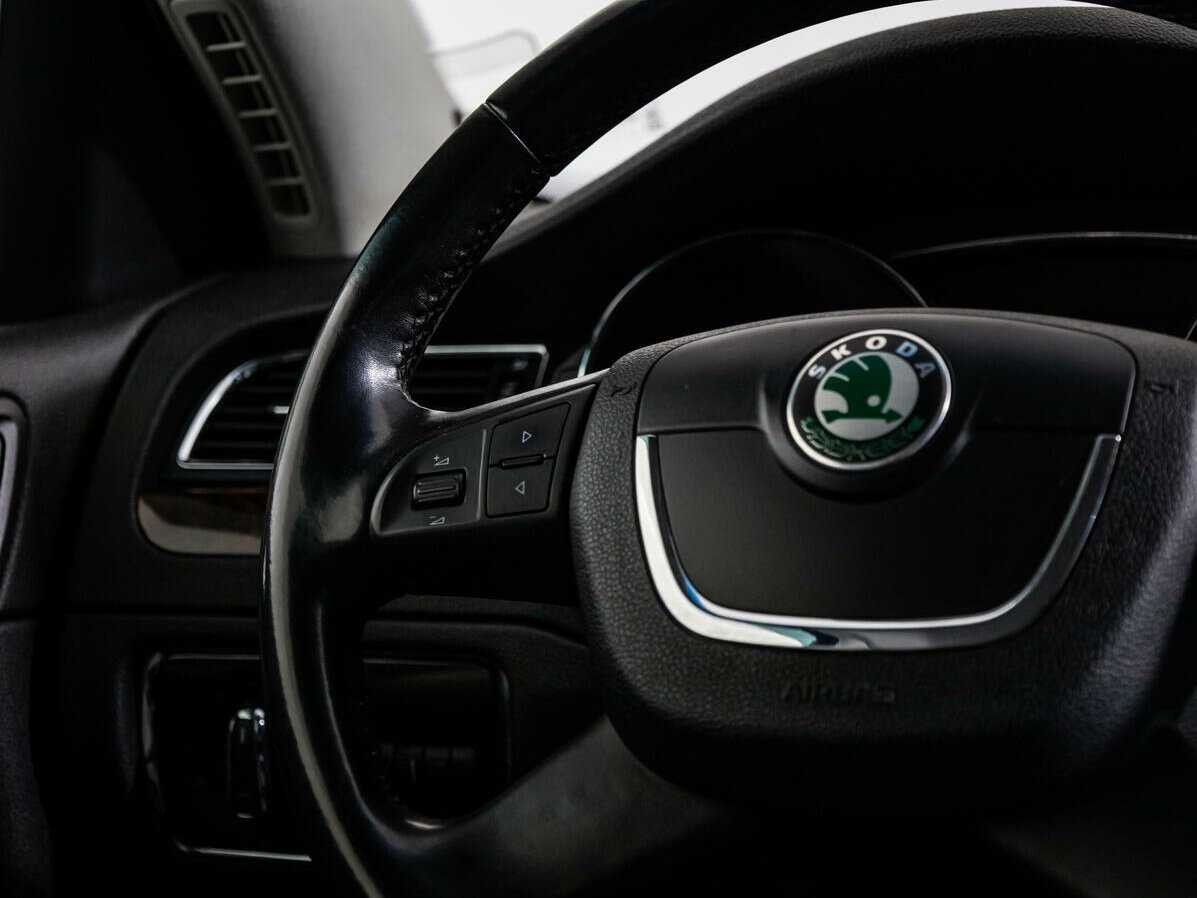 Skoda Superb с пробегом — 2011 год. Фото: #14