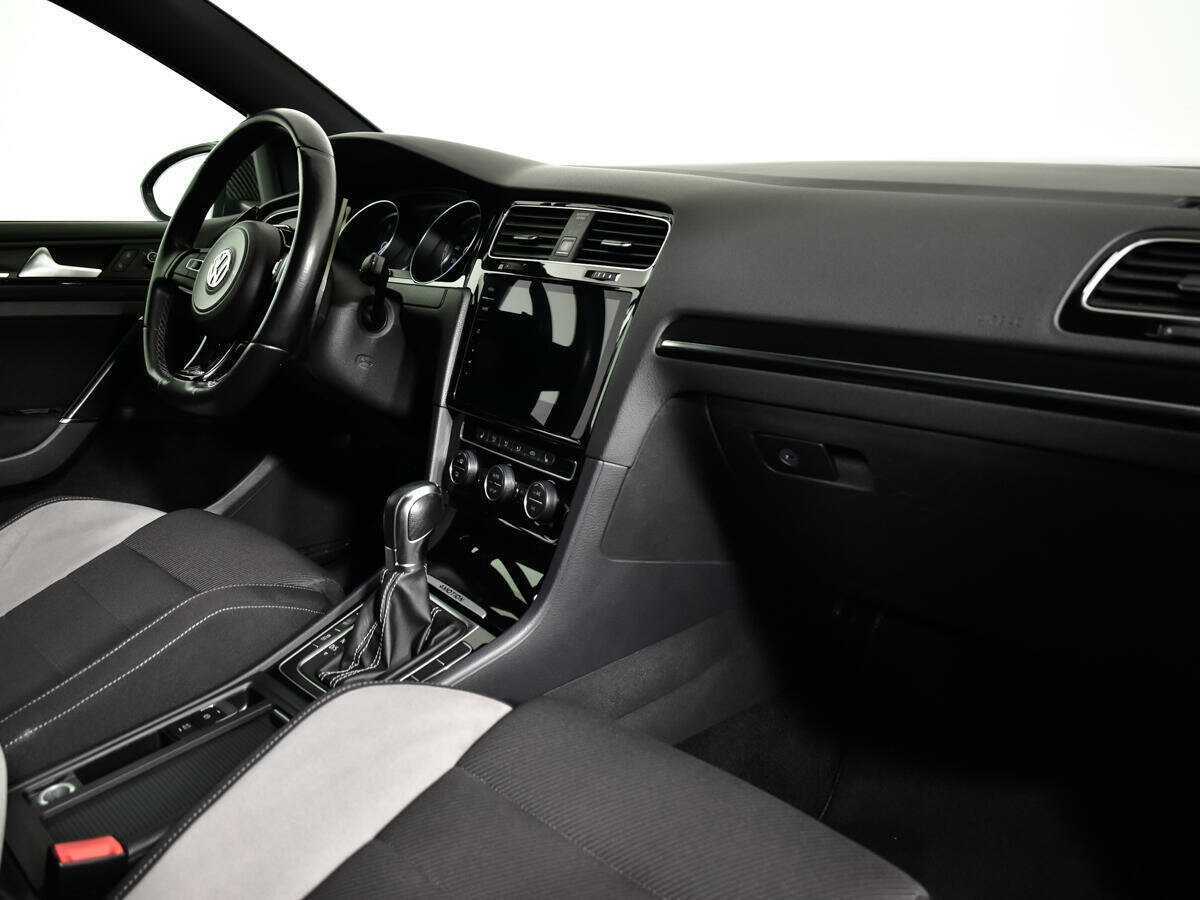 Volkswagen Golf R с пробегом — 2014 год. Фото: #8