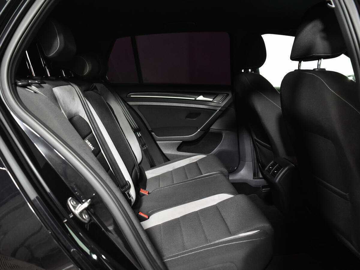 Volkswagen Golf R с пробегом — 2014 год. Фото: #9