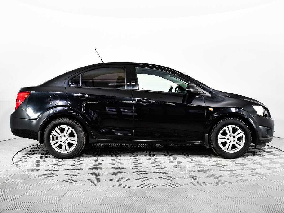 Chevrolet Aveo с пробегом — 2014 год. Фото: #3