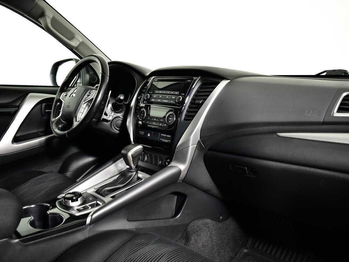 Mitsubishi Pajero Sport с пробегом — 2019 год. Фото: #8