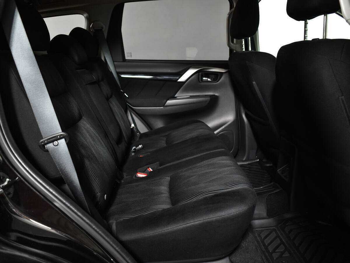 Mitsubishi Pajero Sport с пробегом — 2019 год. Фото: #9