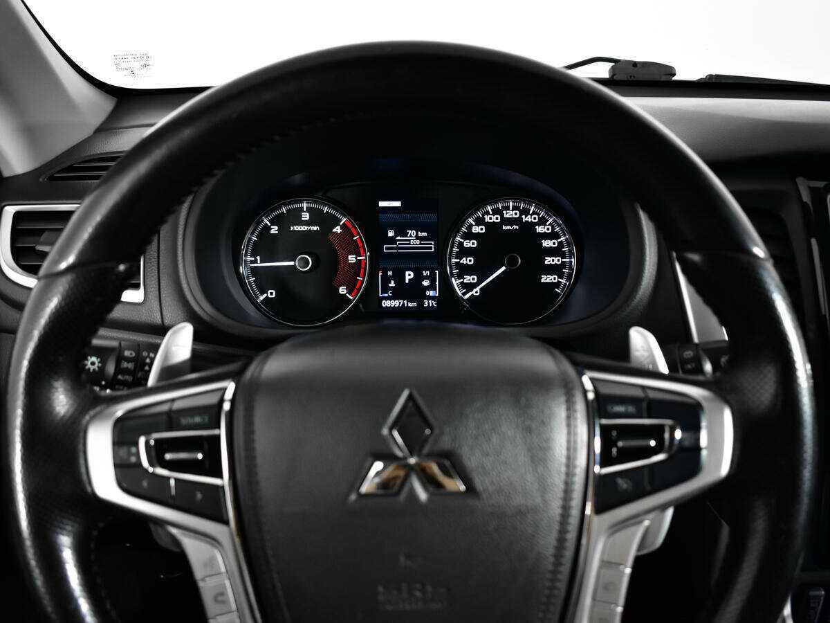 Mitsubishi Pajero Sport с пробегом — 2019 год. Фото: #10