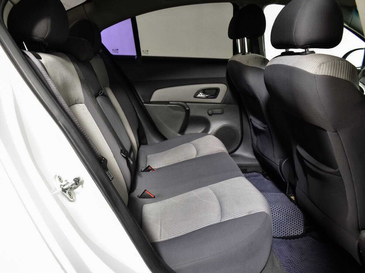 Chevrolet Cruze с пробегом — 2010 год. Фото: #9