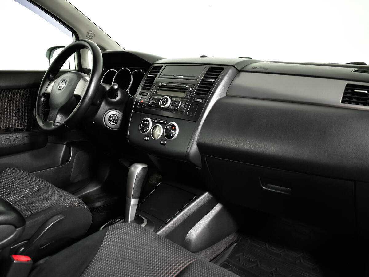 Nissan Tiida с пробегом — 2011 год. Фото: #8